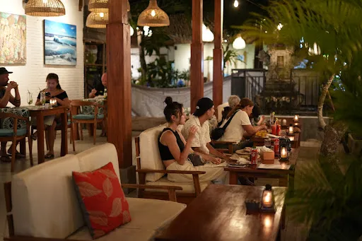 Mola Mola Classic Warung & Beach Bar 2