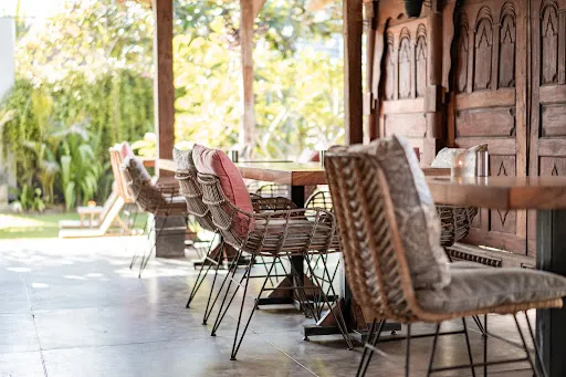 Black Wood Coffee Shop Lembongan 1