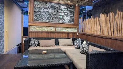 Black Wood Coffee Shop Lembongan 2