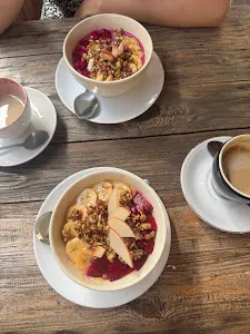 Black Wood Coffee Shop Lembongan 3