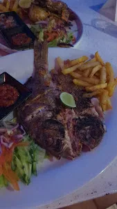 Agus Shipwreck Bar & Restaurant 4