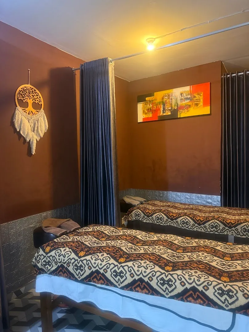 CHANDRA IN SPA massage and reflexology 1
