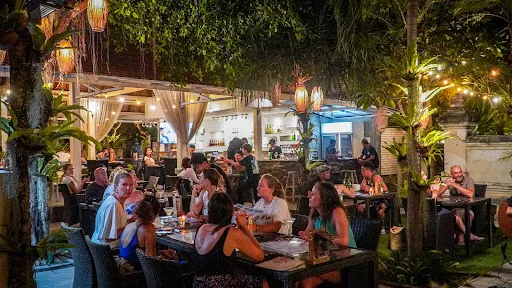 The Sampan - Breakfast, Lunch & Dinner 4