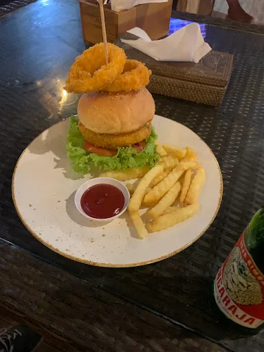 Mickeys Sports Bar & Restaurant 4