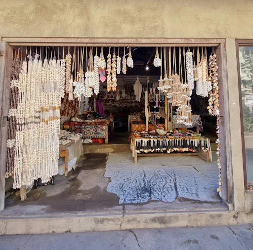 Ketut souvenir shop 1