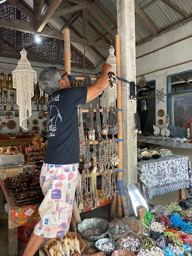 Ketut souvenir shop 2