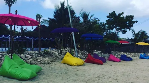 Bakung Beach Bar & Warung 3