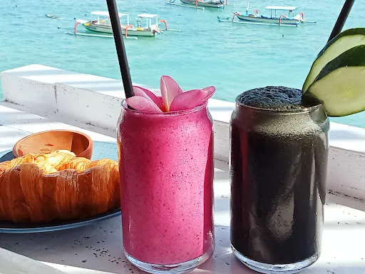 The Deck Cafe & Bar 3