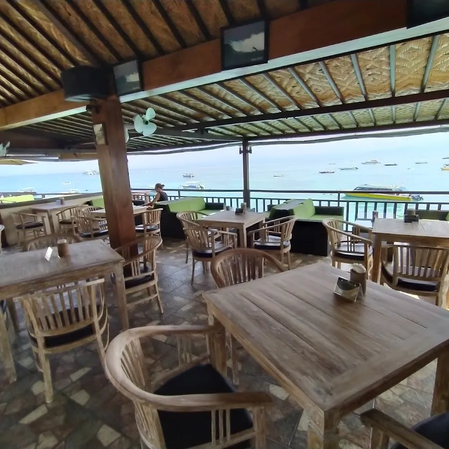 Lembongan Lux Restaurant & Bar 4