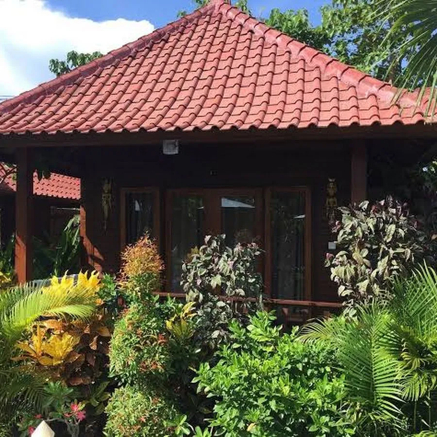 Amora Hut's 1