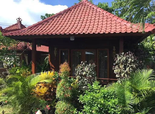 Amora Hut's 2