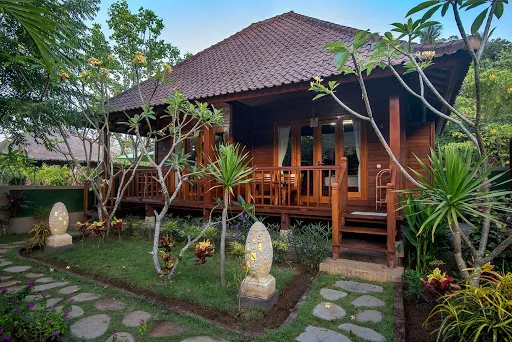 Amora Hut's 3