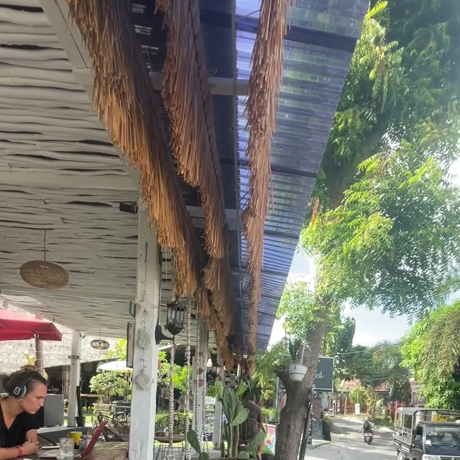 Lgood Bar And Grill Lembongan 1