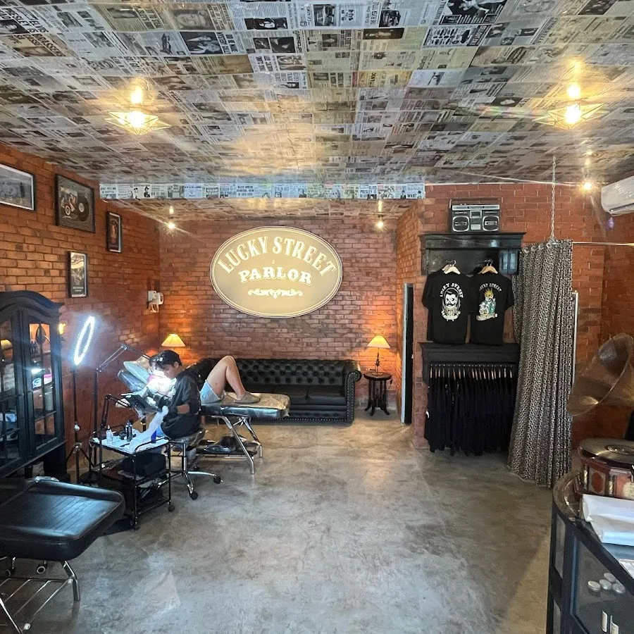 LUCKY STREET PARLOR 4