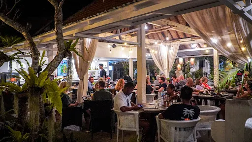 G_Pan Corner Bar and Grill Lembongan 1