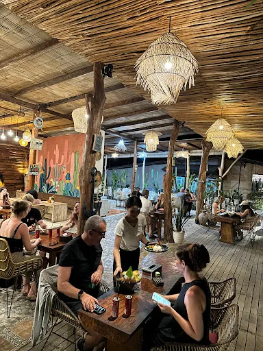 Gabet’s pub Lembongan 4