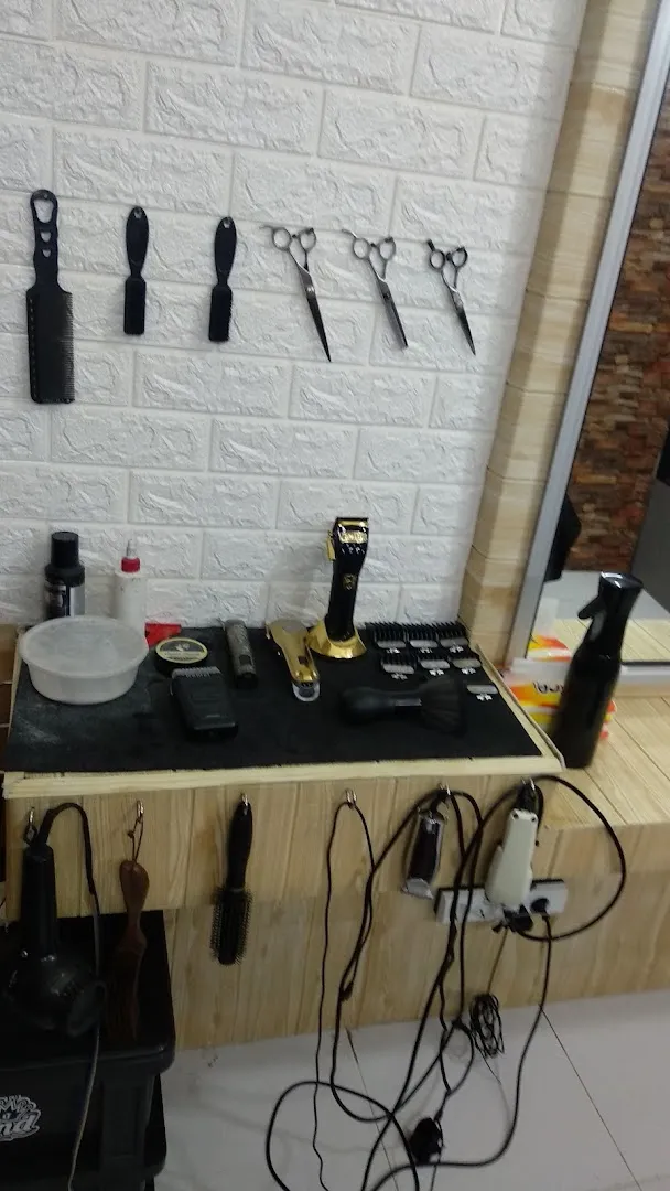 R BARBERSHOP 3