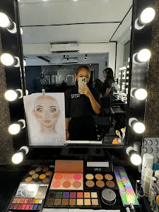 VENIINDRA Hair & MakeUp 3