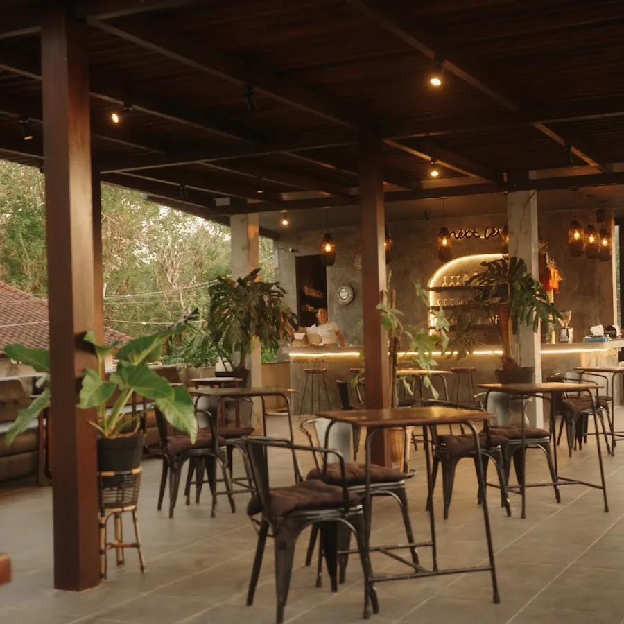 Next Level cafe ceningan 4