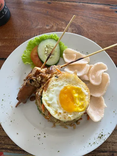 Indi Warung Lembongan Bar & Grill 3