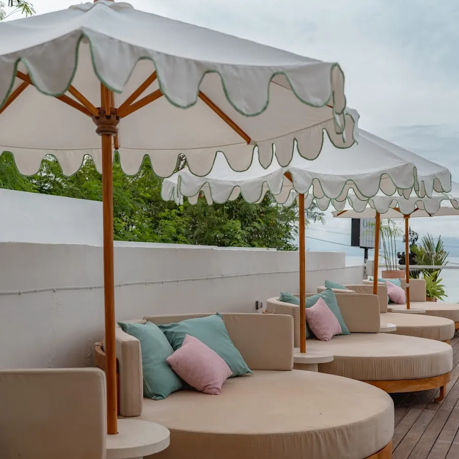 Karana Nusa Lembongan, Pool - Bar - Dining 2