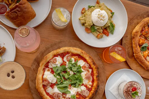 Karana Nusa Lembongan, Pool - Bar - Dining 3