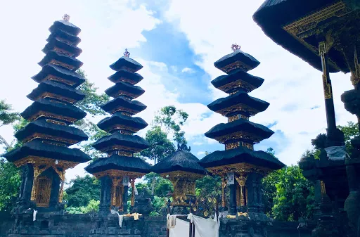 Pura Puncak Mundi