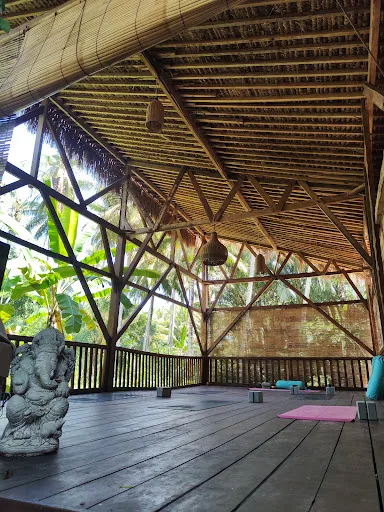 Tishe Yoga & Body Movement Studio & Cafe 1