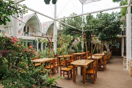 Mambo Hill Restaurant & Cafe Nusa Penida 4
