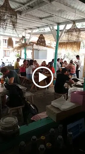 Sunny cafe penida 4