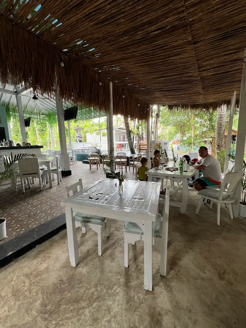 Penida Social House Restaurant & Sports Bar 2