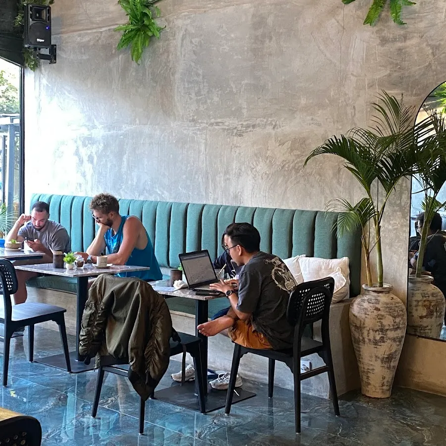 Alily Lounge Restaurant & Bar 2