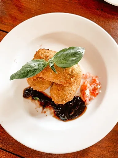 Father Field Bistro 3