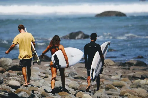 Medewi/AyolahSurfSchool/surf guide/guiding 4