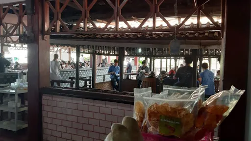 Rumah Makan Pulukan 1