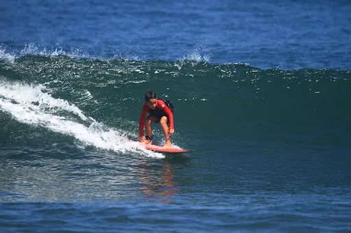 Alie Surf Coach & Guide 2
