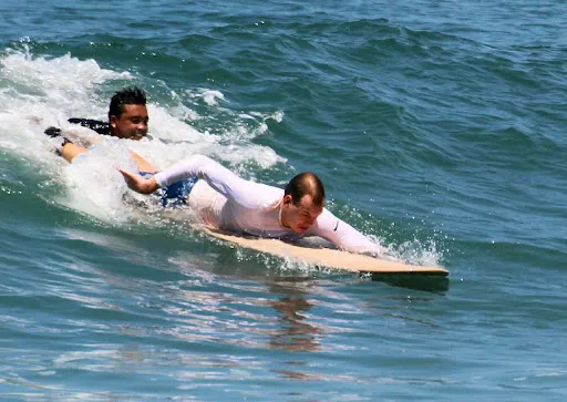 Alie Surf Coach & Guide 4