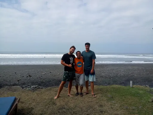 Emir Surfcamp 4