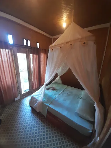 The nyamo surf and stay 1