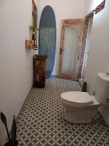 The nyamo surf and stay 2