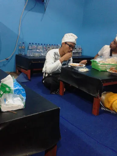 Wr Makan Bu Aminah loloan barat 1