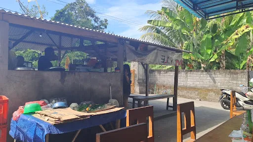 Warung Babi Guling Men Loti 1