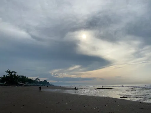 Pantai Perancak 1