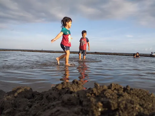 Pantai Perancak 4